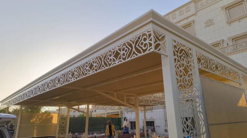 حداد مظلات الكويت - تركيب حواجز عشبية وسواتر خارجية من Kuwait Haddat